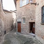 Guesthost - La Volta Apartment *